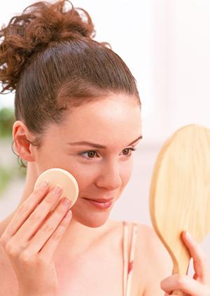 金箔化粧品の驚きの効果と選び方|美肌を叶える天然素材の秘密